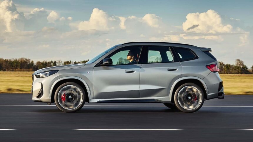 BMW X1 M35i xDrive lateral