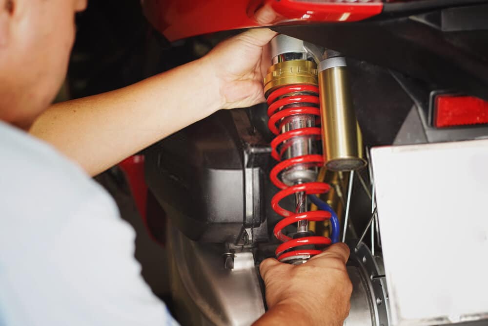 cuándo cambiar los amortiguadores del carro_02 Autos Rodando Cambio de amortiguadores del carro
