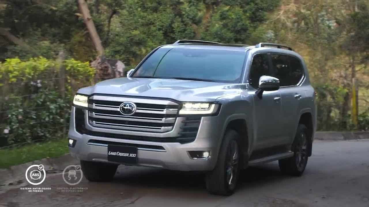land cruiser300 Autos Rodando Land Cruiser
