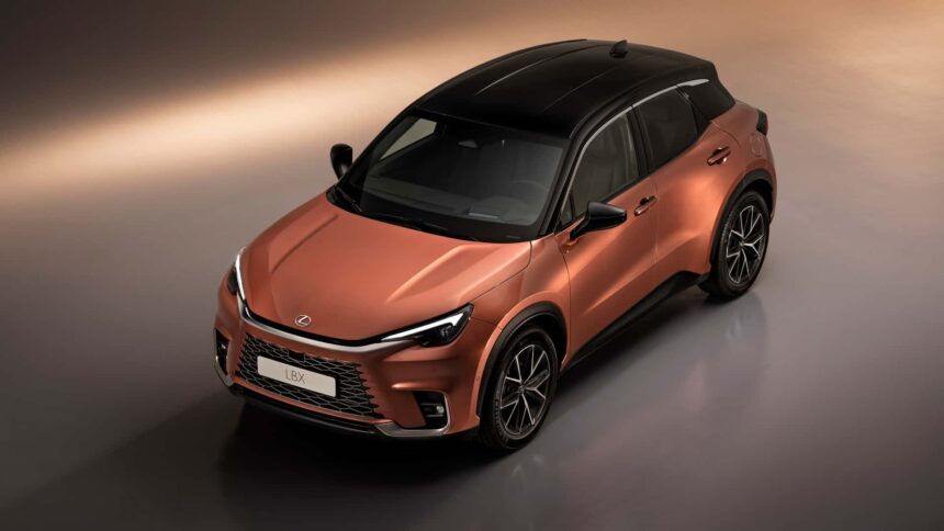 Lexus LBX 2024 arriba