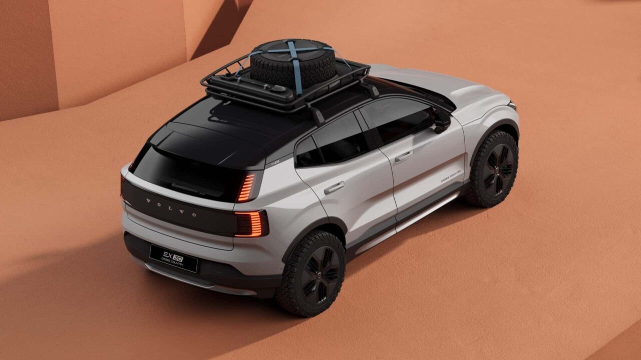 volvo ex30 cross country 2025_04 Autos Rodando Volvo EX Cross Country arriba diagonal