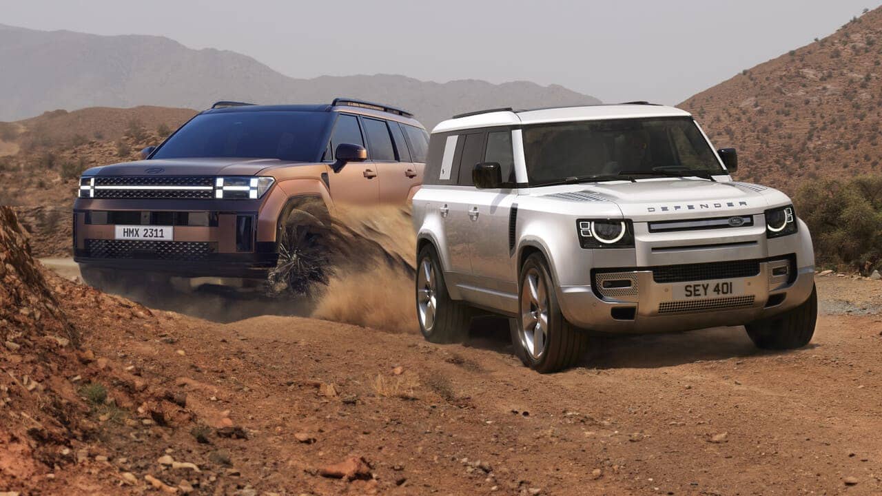 2024 hyundai santa fe v land rover defender styling face off 2 Autos Rodando Hyundai Santa Fe vs Land Rover Defender