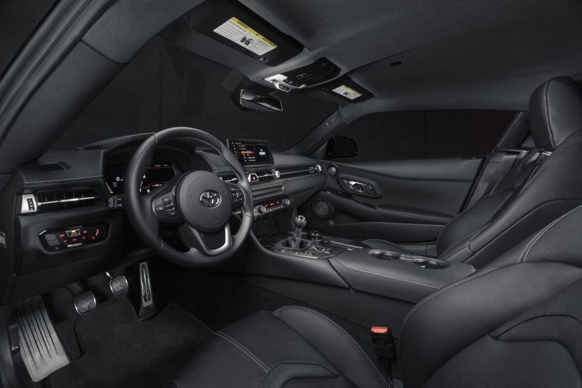 2024 toyota gr supra 45th anniversary edition_03 Autos Rodando Toyota Supra Edición de º Aniversario interior
