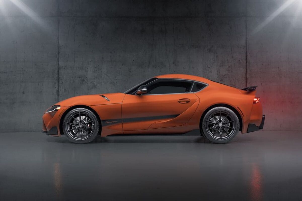 2024 toyota gr supra 45th anniversary edition_06 Autos Rodando Toyota Supra Edición de º Aniversario lateral