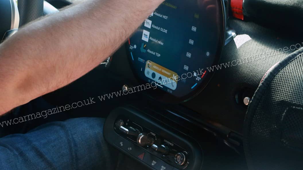 cooper_electrric_interior3 Autos Rodando Mini Cooper Eléctrico pantalla