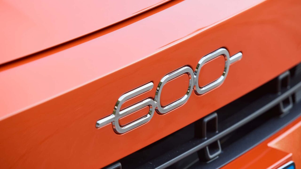 fiat 600 2024_05 Autos Rodando Fiat logo