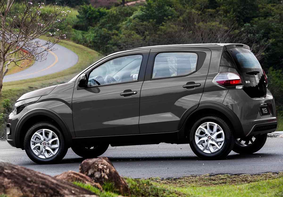 fiat mobi like 2024 02 Autos Rodando Fiat Mobi Like lateral