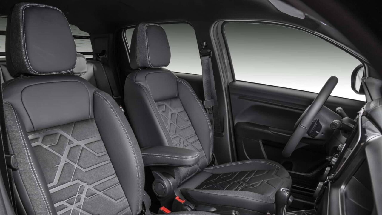 fiat strada vulcano cvt 4 Autos Rodando Fiat Strada Volcano interior