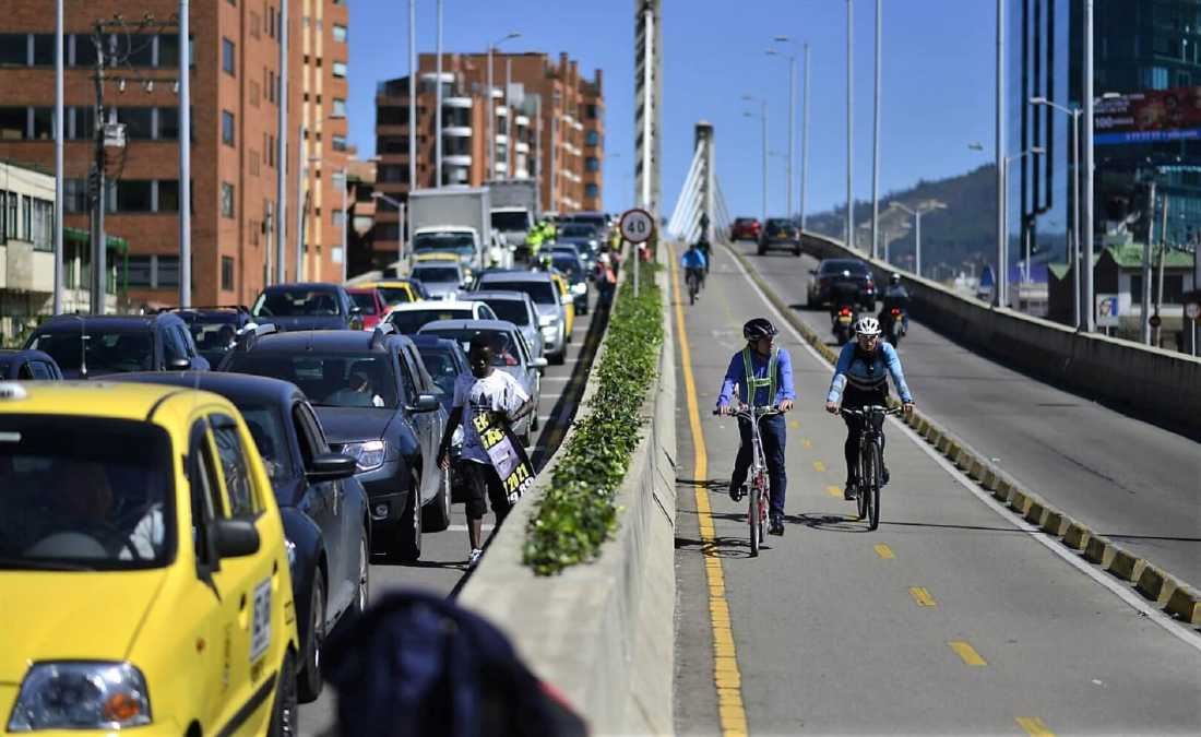 movilidad mas pico y placa bogota Autos Rodando La Ciudad Más Congestionada del Mundo Bogotá