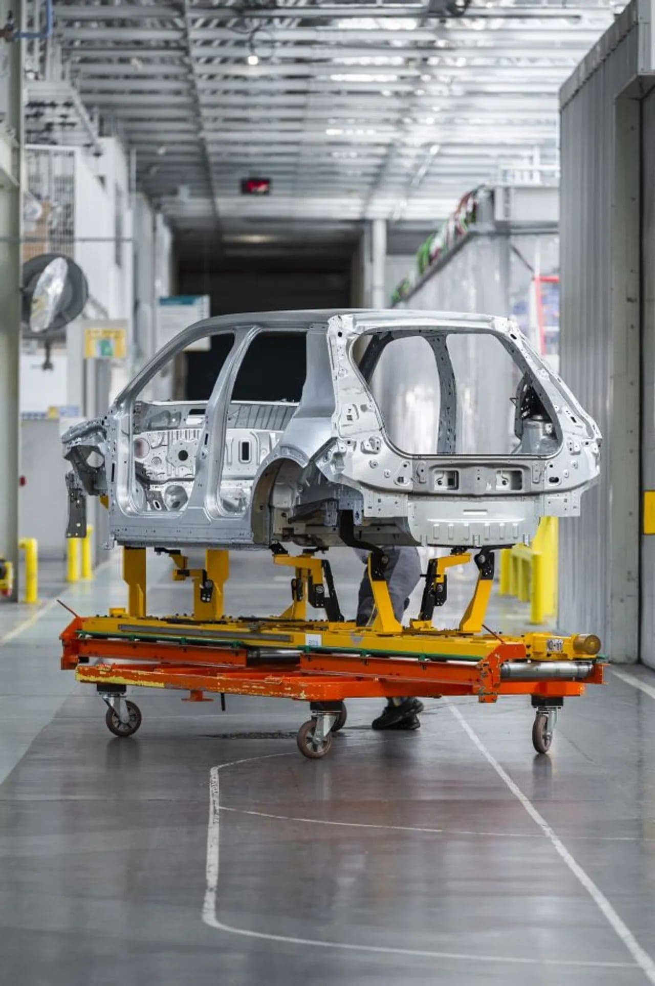 renault 5 ev_8 Autos Rodando Plata donde se arma el prototipo del Renault Eléctrico