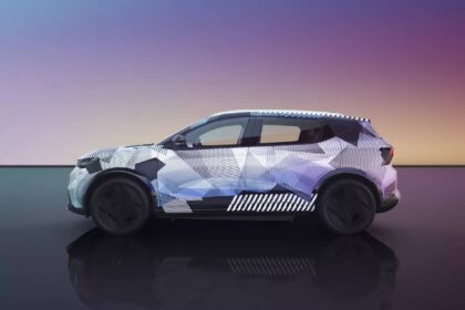 Renault Scenic e-Tech lateral