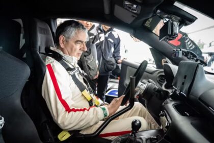Rowan Atkinson y Toyota GR Yaris H2