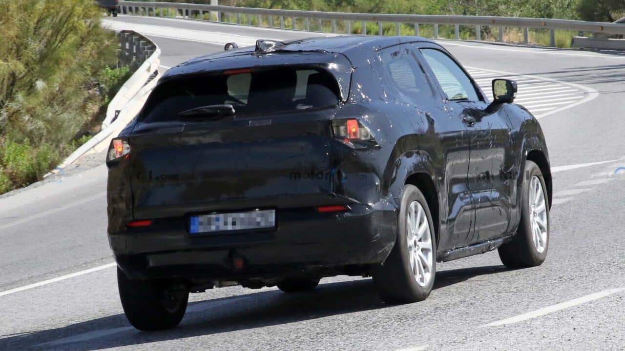 suzuki evx spy photos_02 Autos Rodando Suzuki eVX atras
