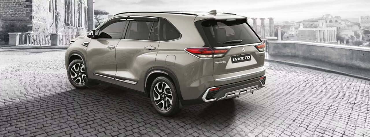 Suzuki Invicto: Un Toyota Innova Zenix remarcado 1 Suzuki Invicto