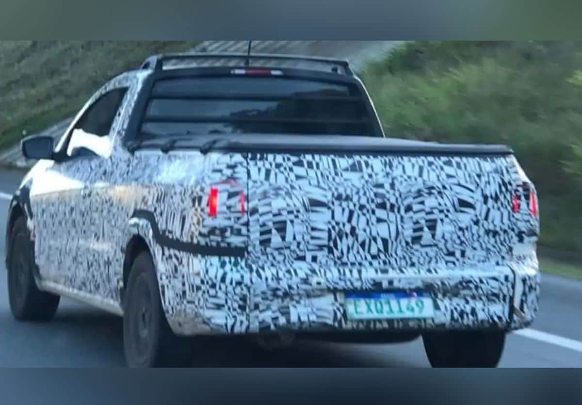 Volkswagen Saveiro atras