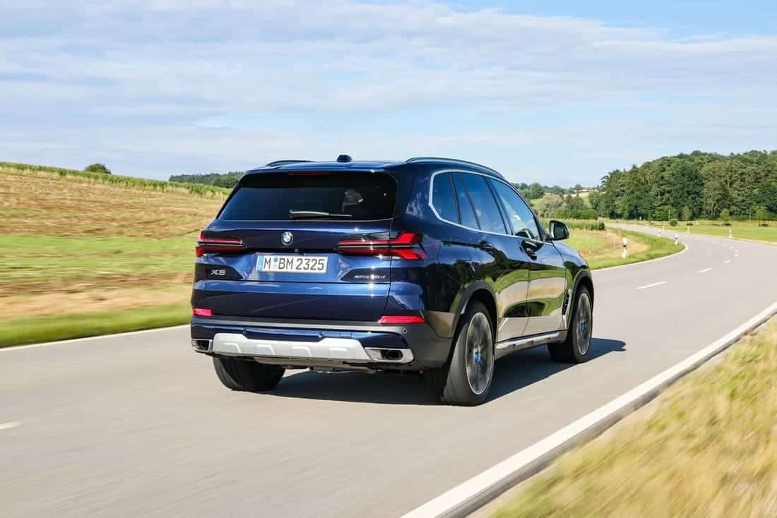 BMW X5 2024 atras