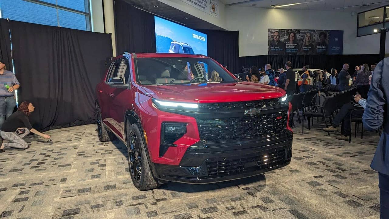 2024 chevrolet traverse carscoops 115 Autos Rodando Chevrolet Traverse frente