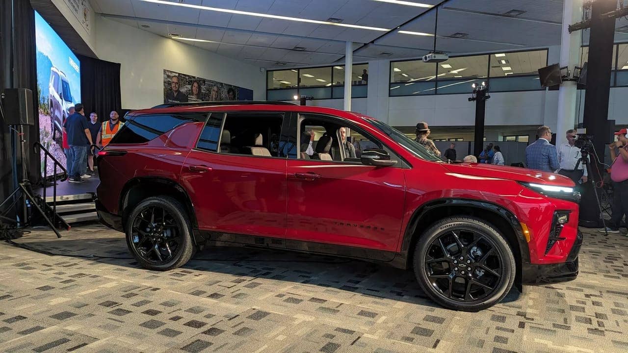 2024 chevrolet traverse carscoops 117 Autos Rodando Chevrolet Traverse lateral