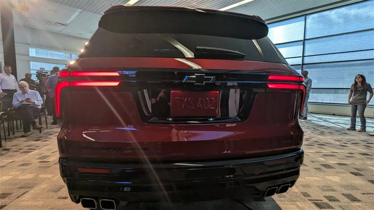 2024 chevrolet traverse carscoops 120 Autos Rodando Chevrolet Traverse por detras