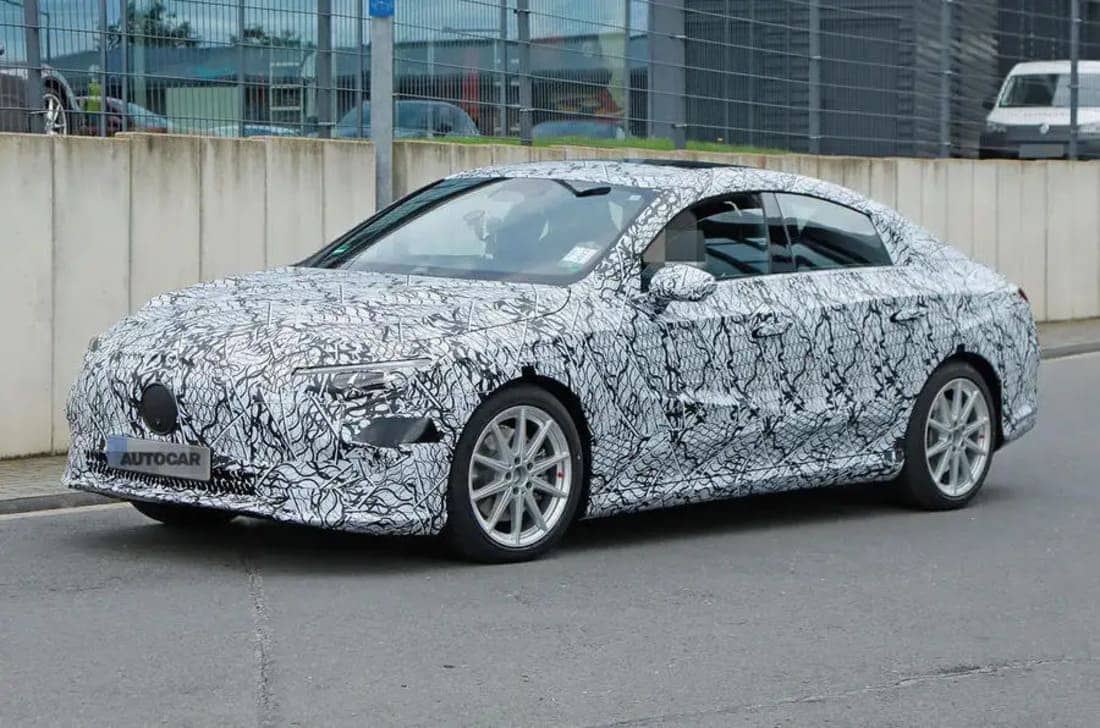 2025_mercedes_cla_front_left Autos Rodando Mercedes CLA frente