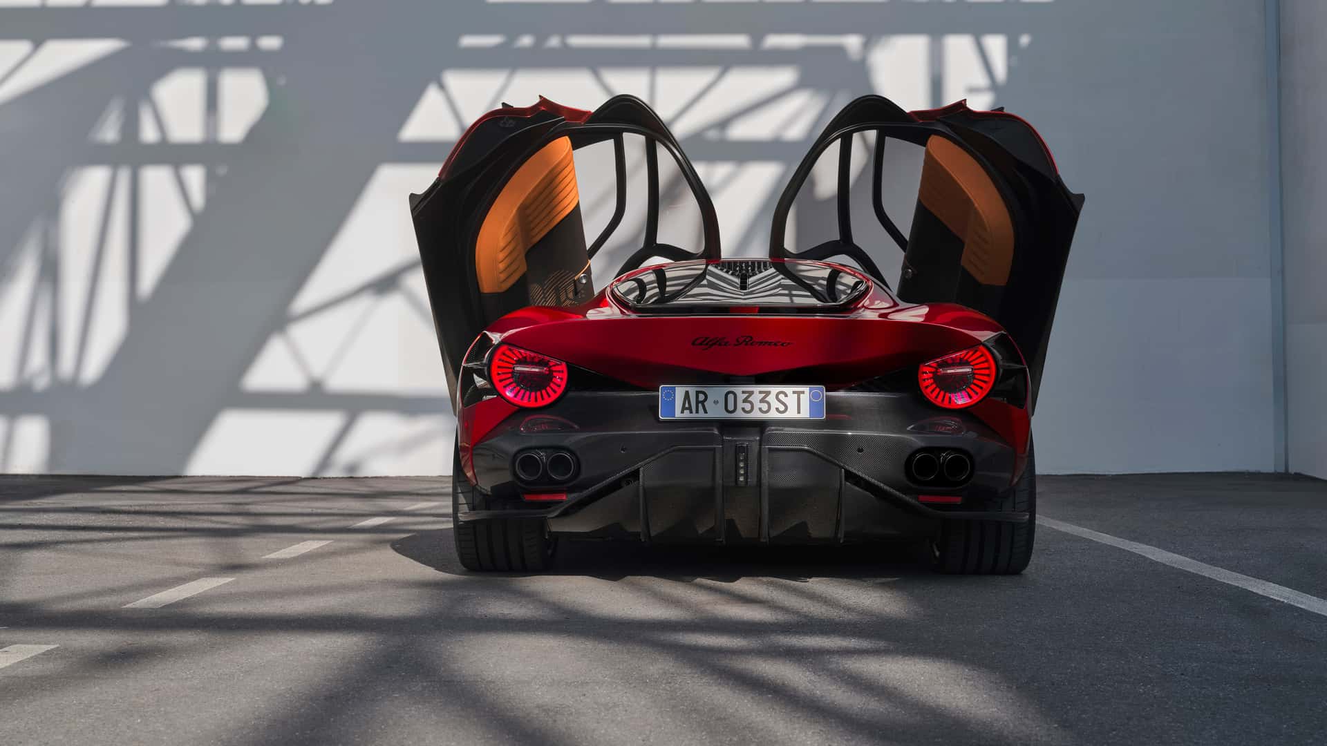 Alfa Romeo 33 Stradale atras