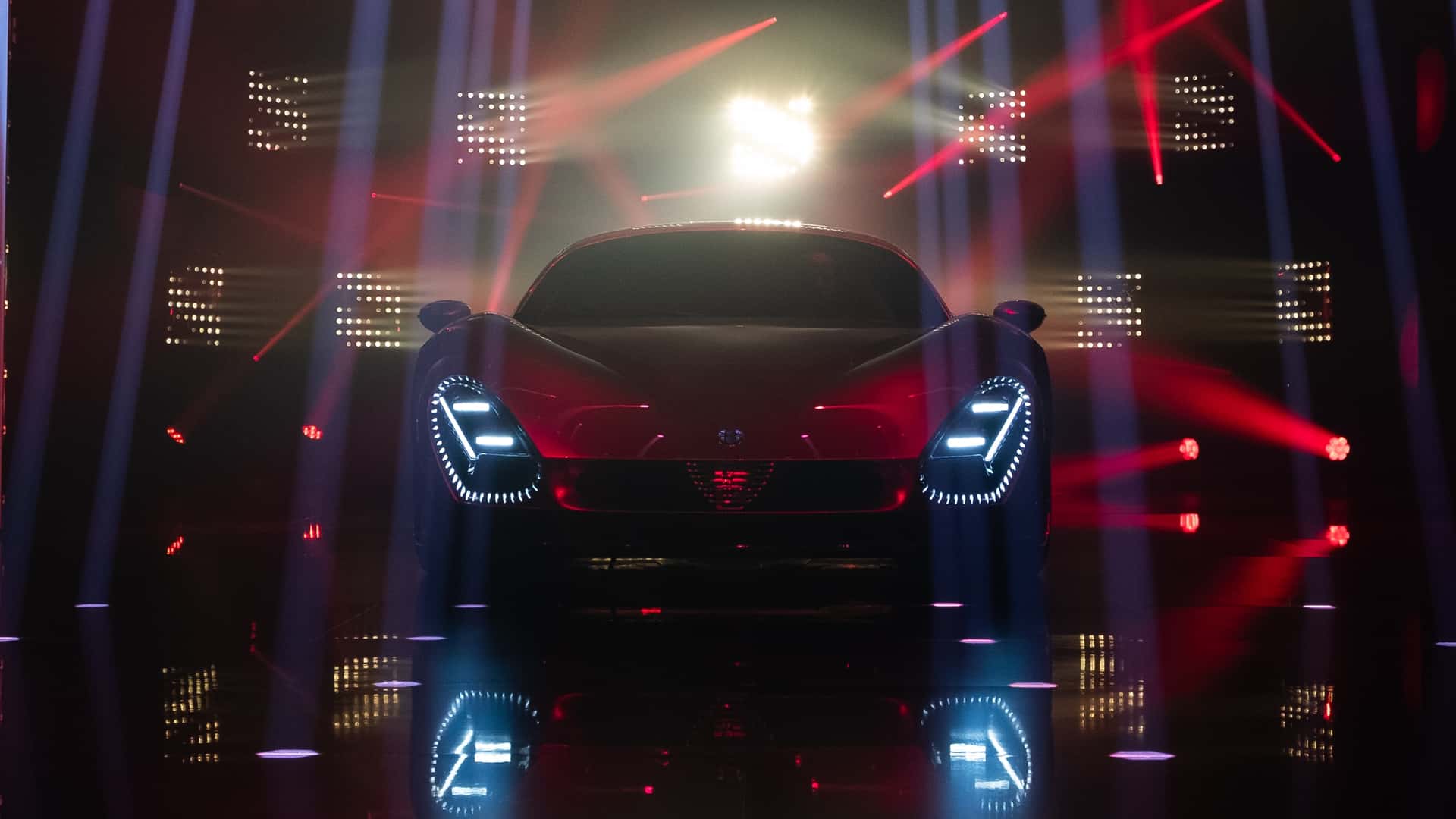 Alfa Romeo 33 Stradale frente nocturno