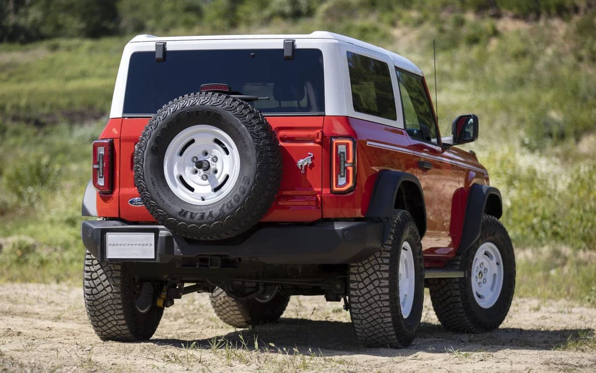 Ford Bronco Heritage Edition detras