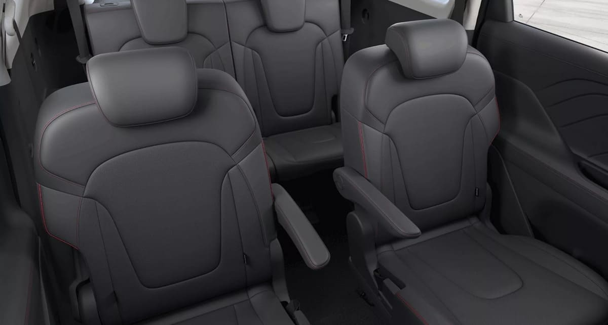 Hyundai Stargazer X interior sillas capitan