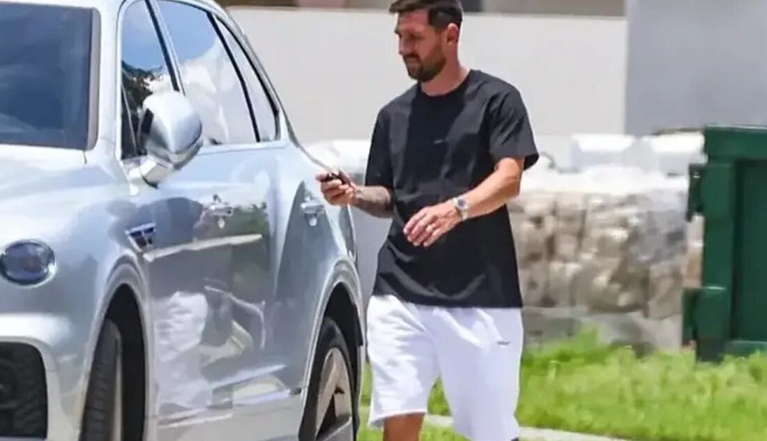 Conoce el deslumbrante SUV de Lionel Messi en Miami todo un Lujo 1 Lionel Messi y su Bentley Bentayga EWB en Miami