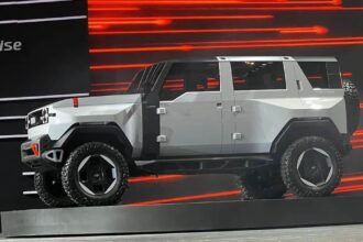 Mahindra Thar.e lateral