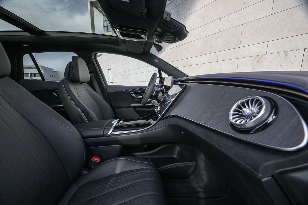 Mercedes EQE SUV interior