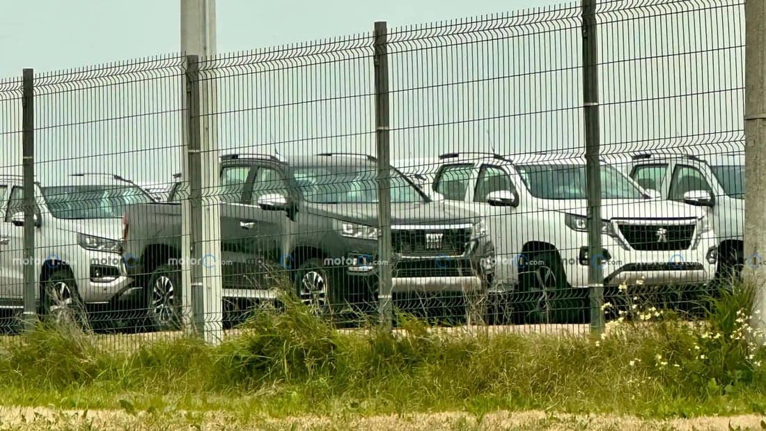 Peugeot Landtrek y Fiat Titano en planta Urugay