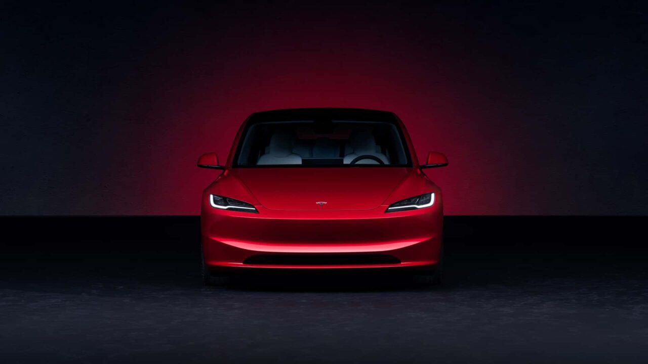tesla model 3 front head on Autos Rodando Tesla Model frente