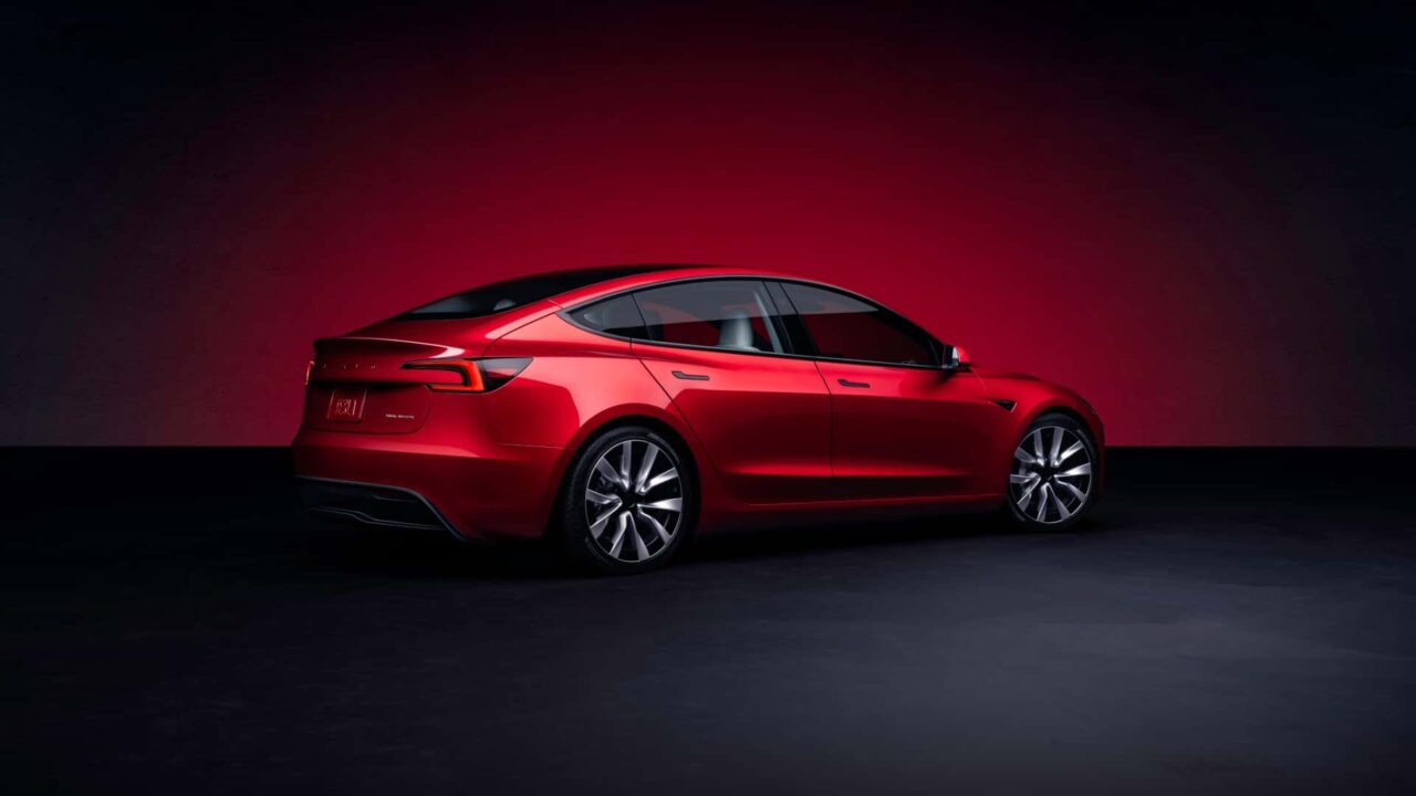 tesla model 3 rear three quarters Autos Rodando Tesla Model atras