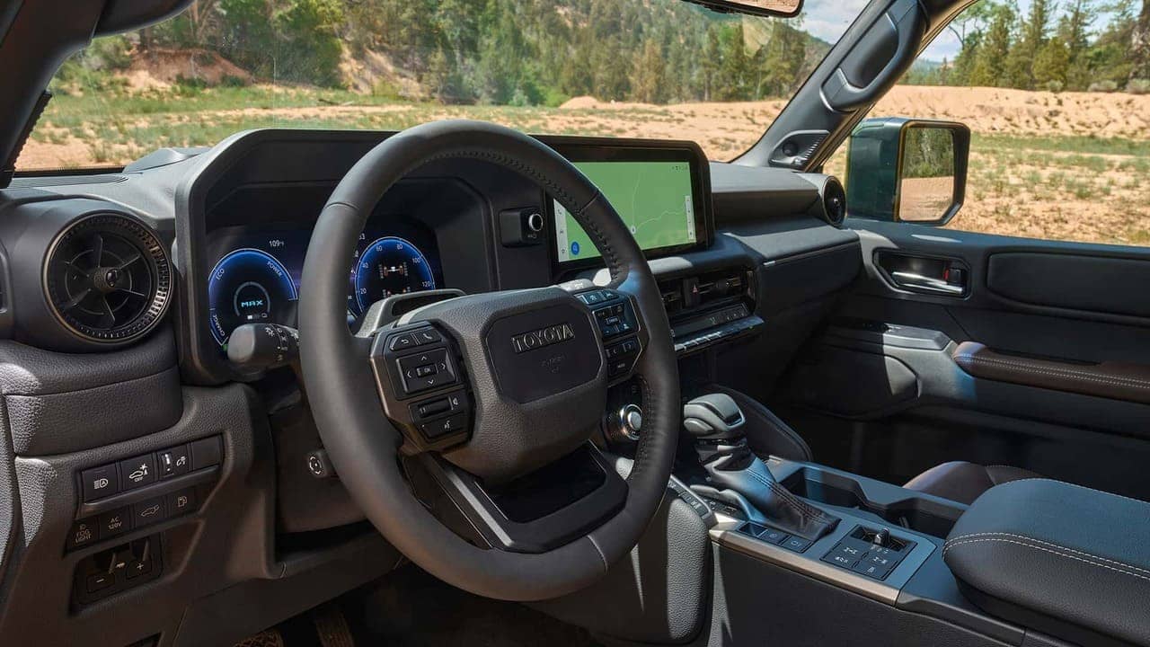 toyota prado 2024 interior cockpit Autos Rodando Toyota Prado interior
