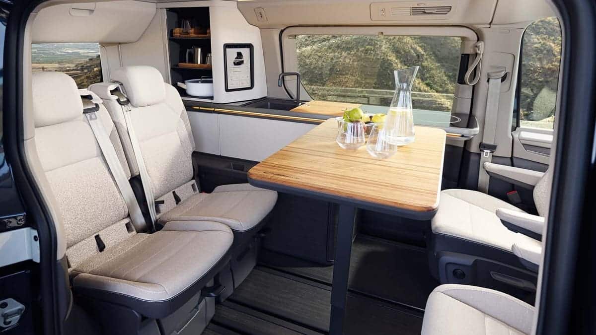 volkswagen multivan t7 california concept interior_04 Autos Rodando Volkswagen el T California Concep interior mesa