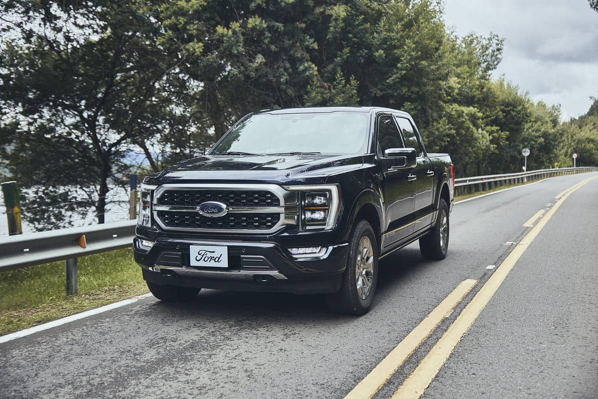 0r4a8958 Autos Rodando Ford F Platinum Hibrida carrtera