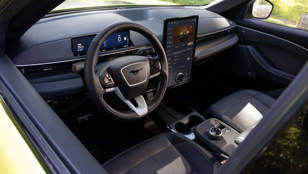 2024 ford mustang mach e rally_01 Autos Rodando Ford Mustang Mach E Rally interior