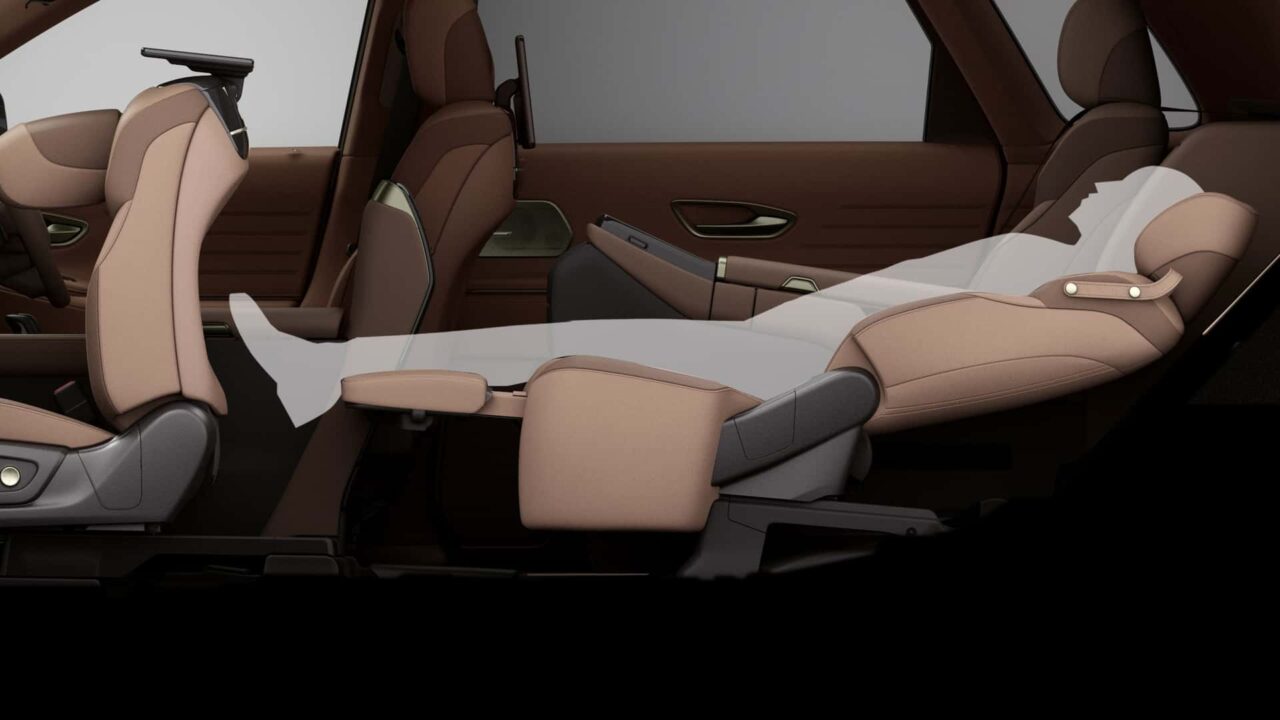 2024 toyota century suv_08 Autos Rodando SUV Toyota Century posición de descanso