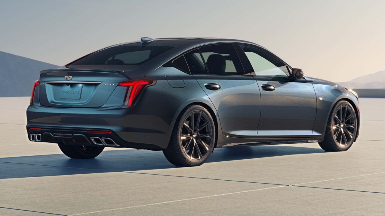 2025 cadillac ct5_01 Autos Rodando Cadillac CT por detras