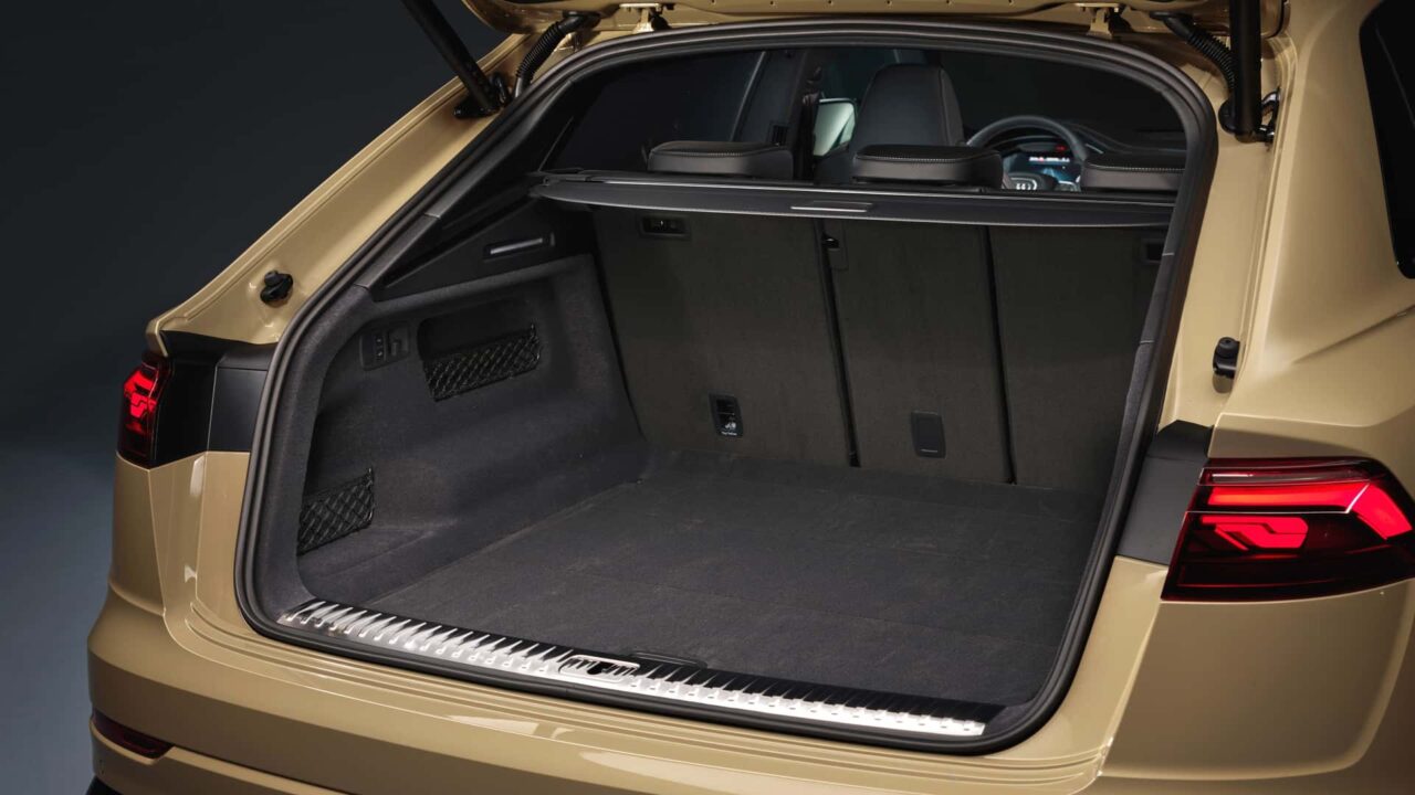audi q8 2023_05 Autos Rodando Audi Q maletero