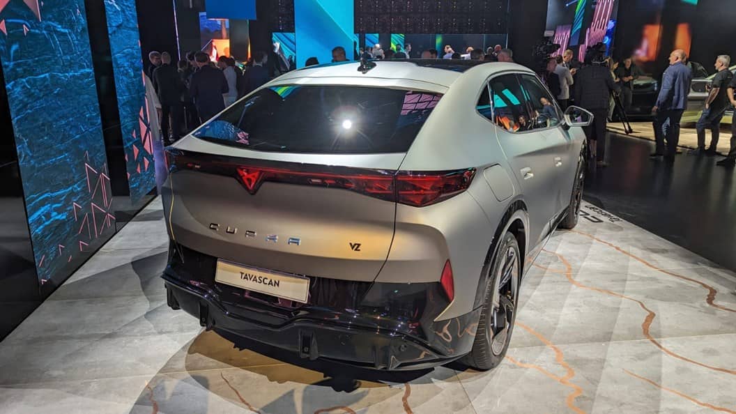 cupra tavascan iaa 2023 rear Autos Rodando Cupra Tavascan por detras