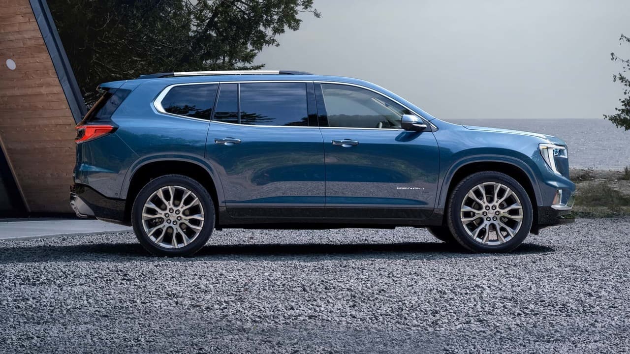 gmc acadia 2024_07 Autos Rodando GMC Acadia lateral