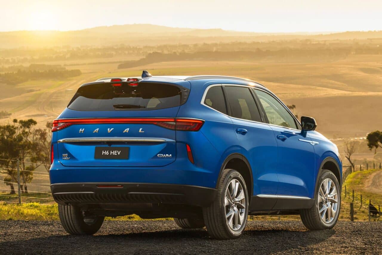 haval h6 2024_01 Autos Rodando Haval H por detras