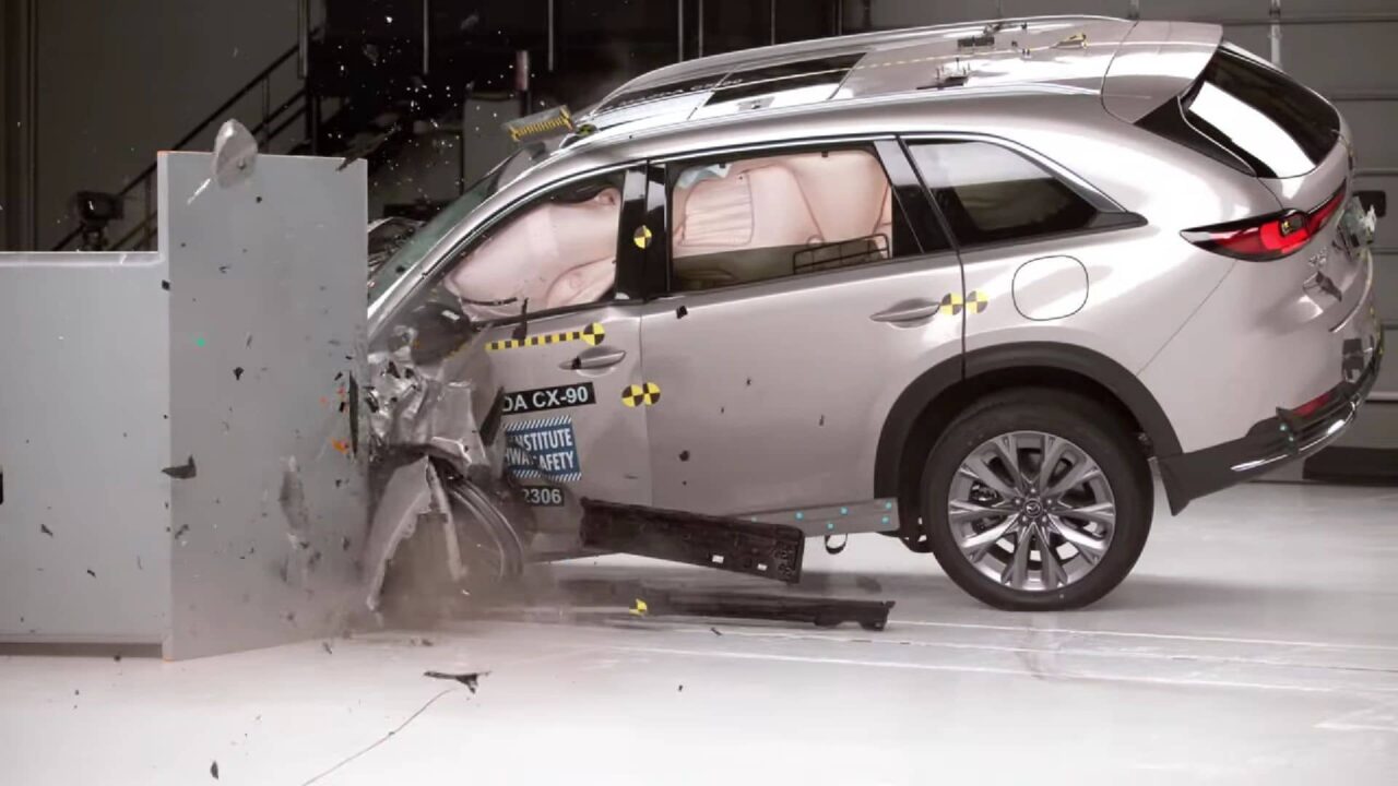 mazda cx 90 2024 crashes its way to iihs top safety pick award_4 Autos Rodando Mazda CX prueba de Choque IIHS