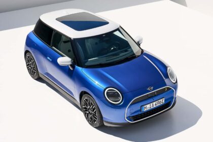 Mini Cooper Eléctrico 2024 por arriba