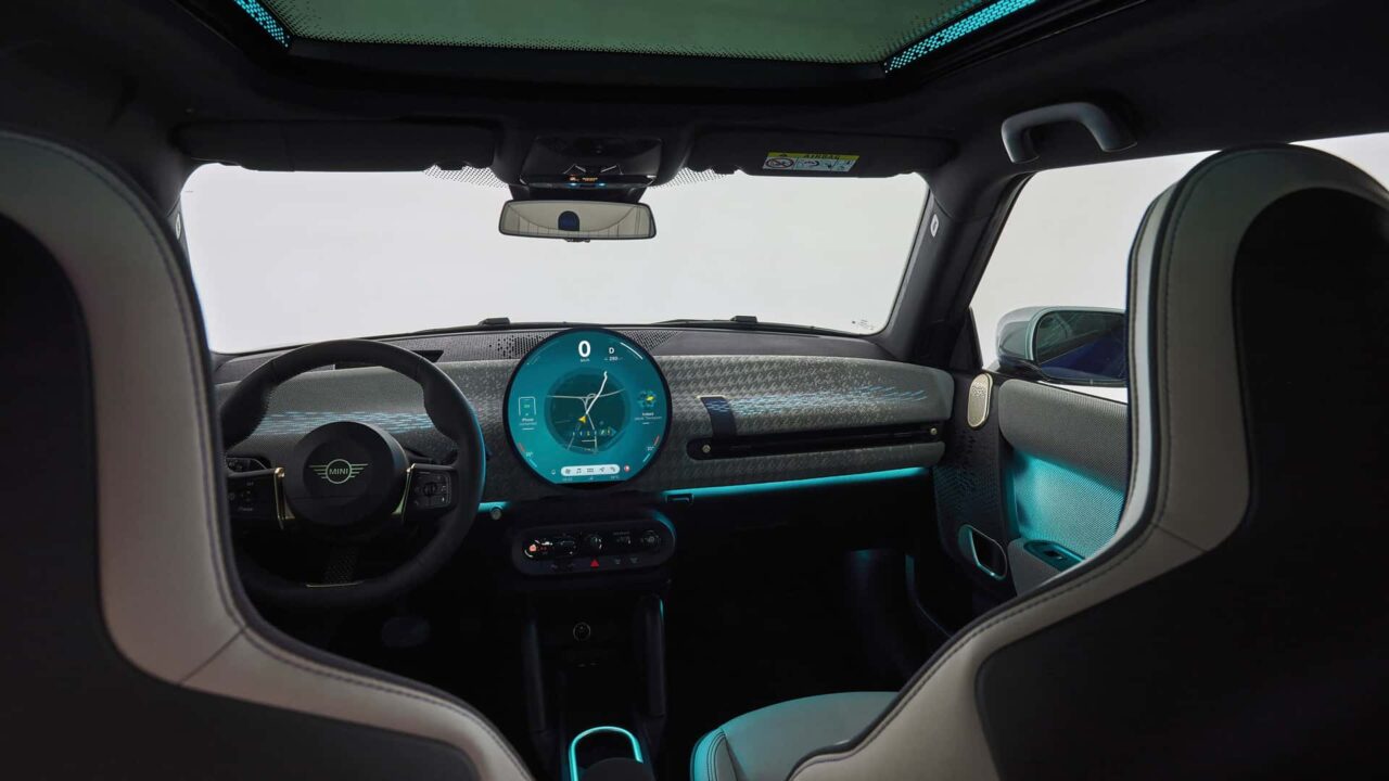 mini cooper electric 2024_06 Autos Rodando Mini Cooper Eléctrico interior
