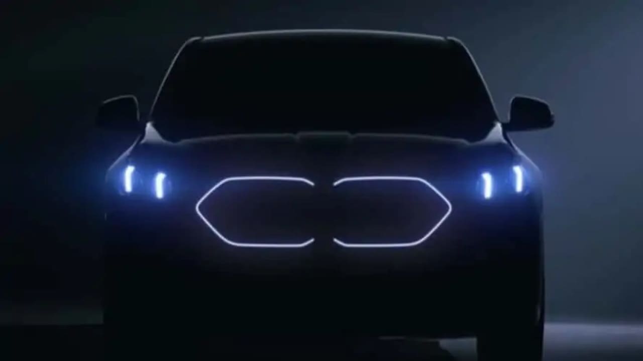 BMW X2 2024 frente iluminado