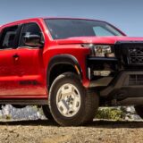 Nissan Frontier Hardbody por delante