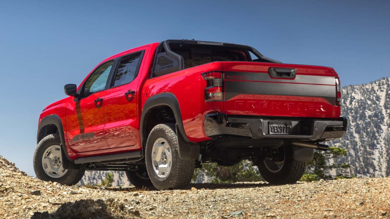 nissan frontier hardbody 2024_02 Autos Rodando Nissan Frontier Hardbody por detras